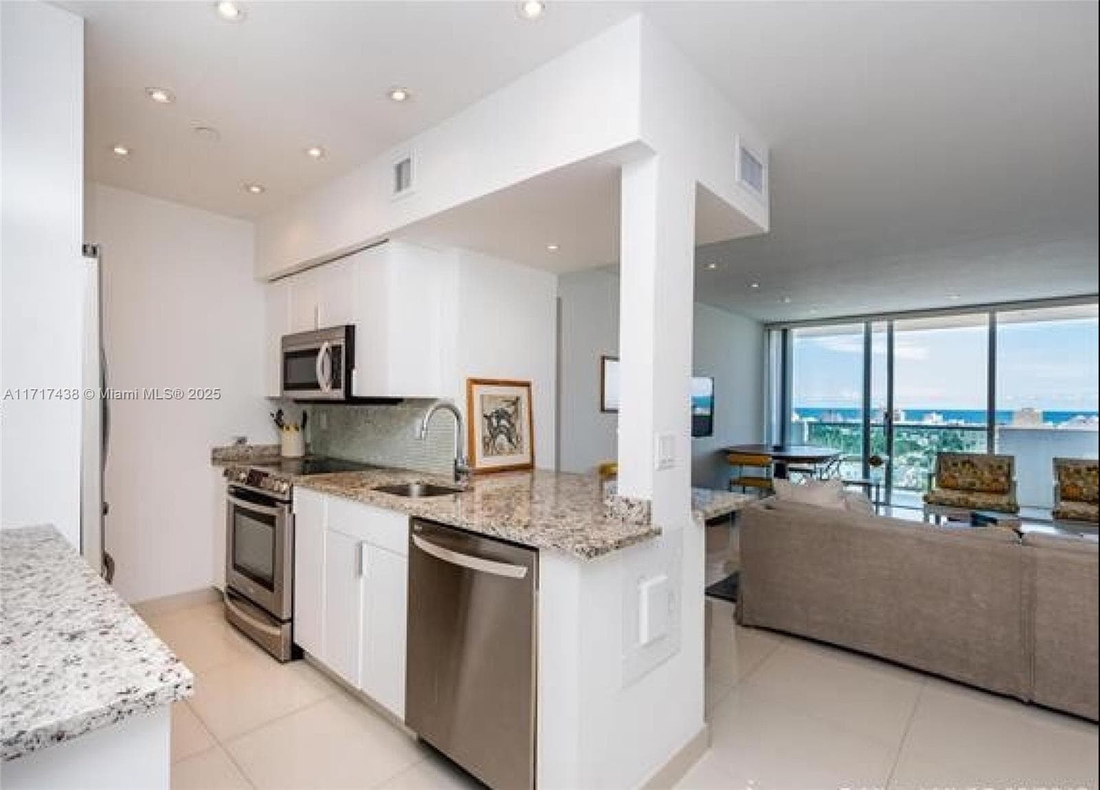 A11717438 — Miami Beach — 54