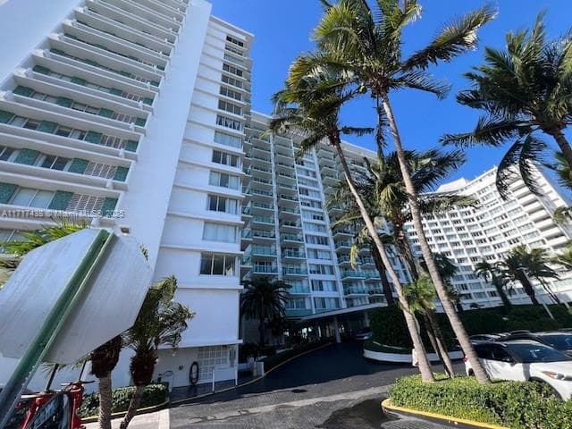 A11717438 — Miami Beach — 37