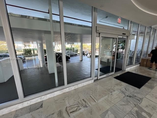A11717438 — Miami Beach — 35