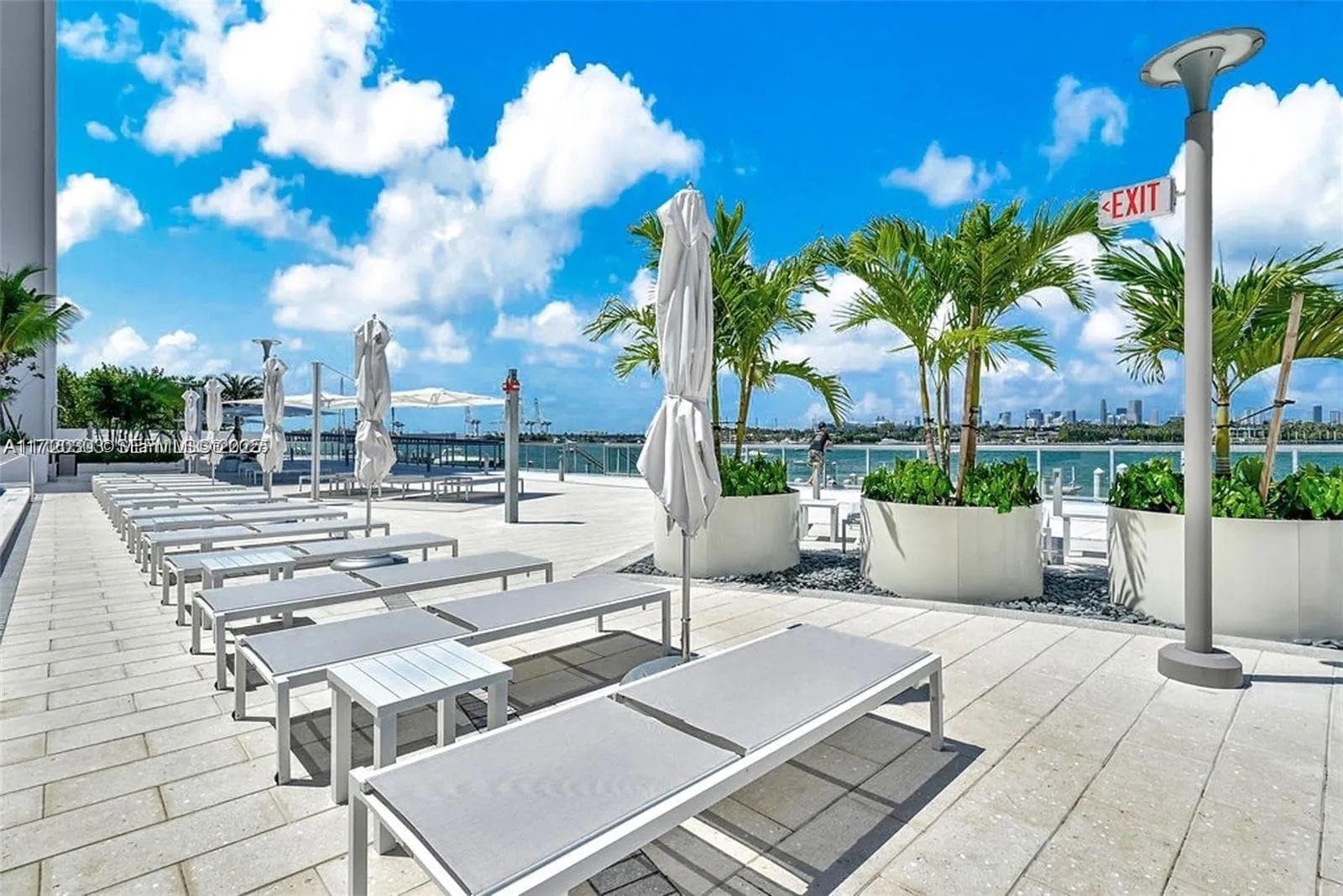 A11720303 — Miami Beach