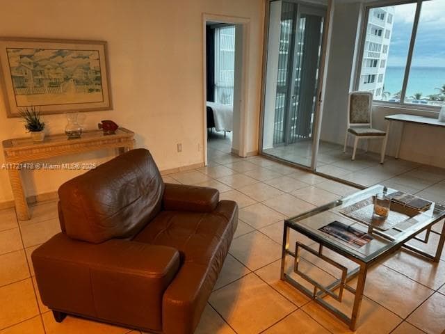 A11721478 — Miami Beach — 24