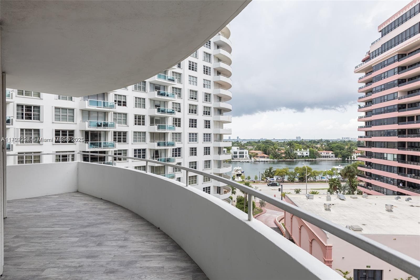 A11722398 — Miami Beach — 6