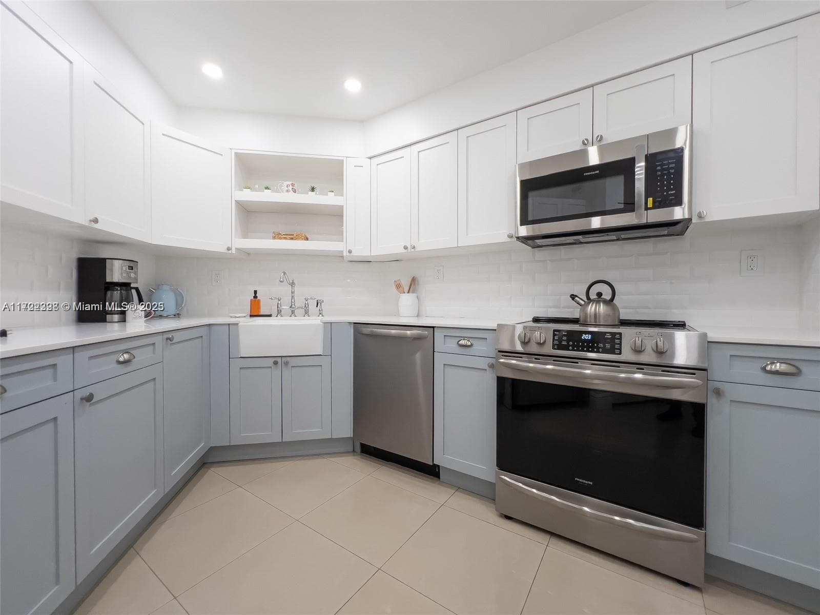 A11722398 — Miami Beach — 22