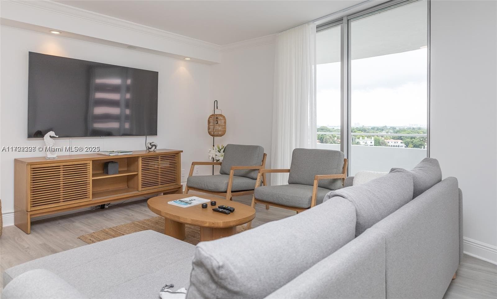 A11722398 — Miami Beach — 34