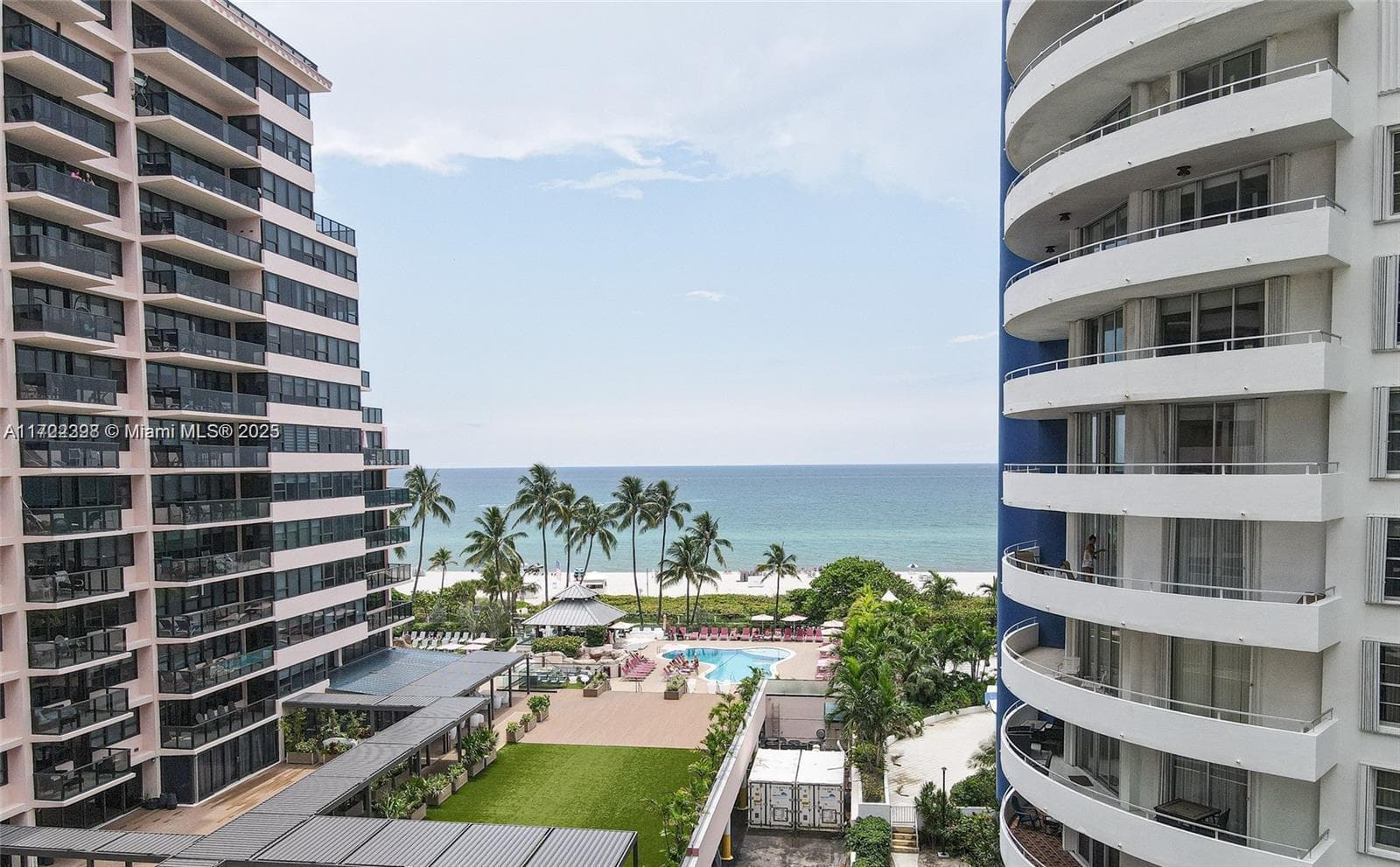A11722398 — Miami Beach — 38