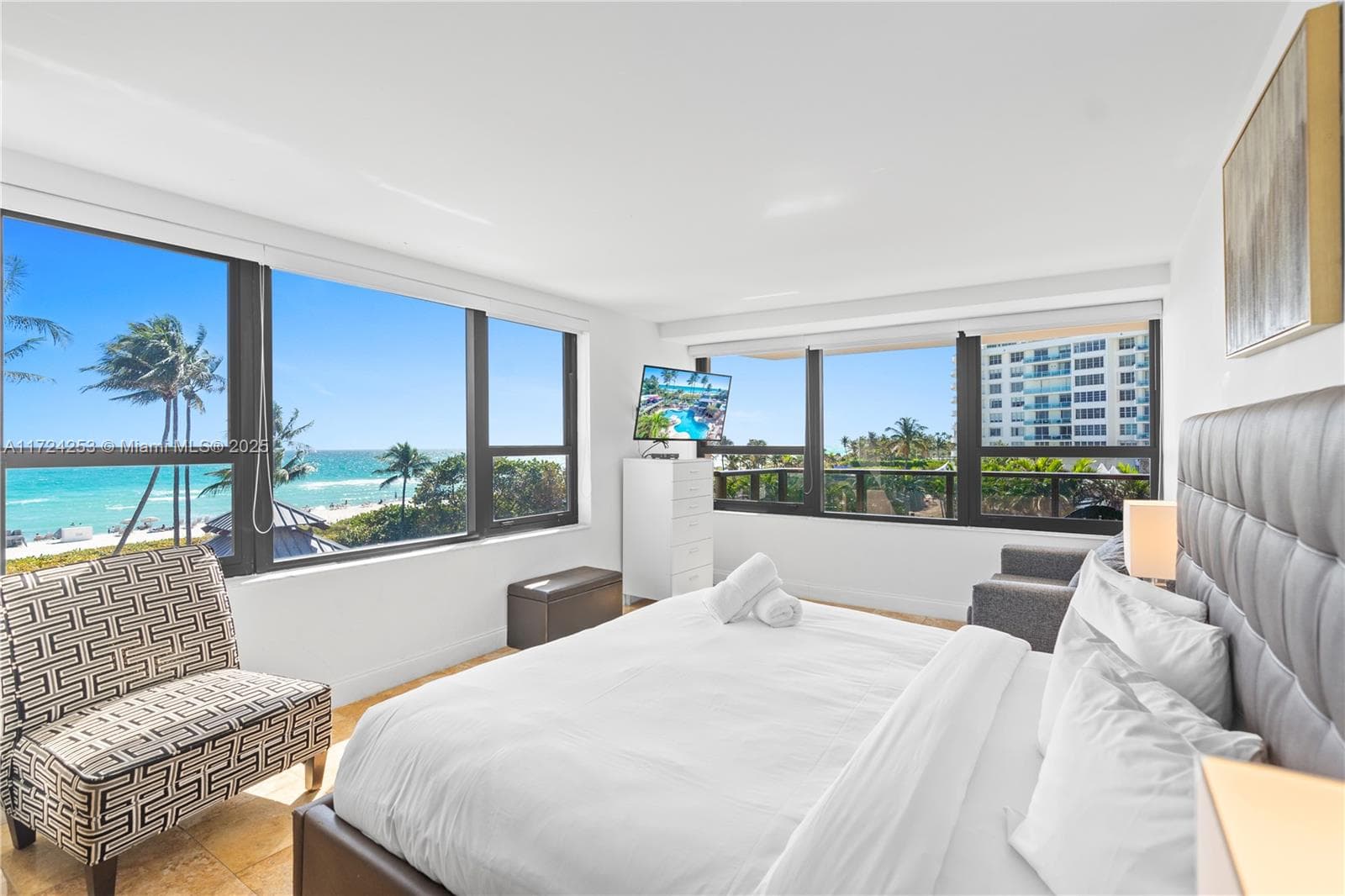 A11724253 — Miami Beach — 23