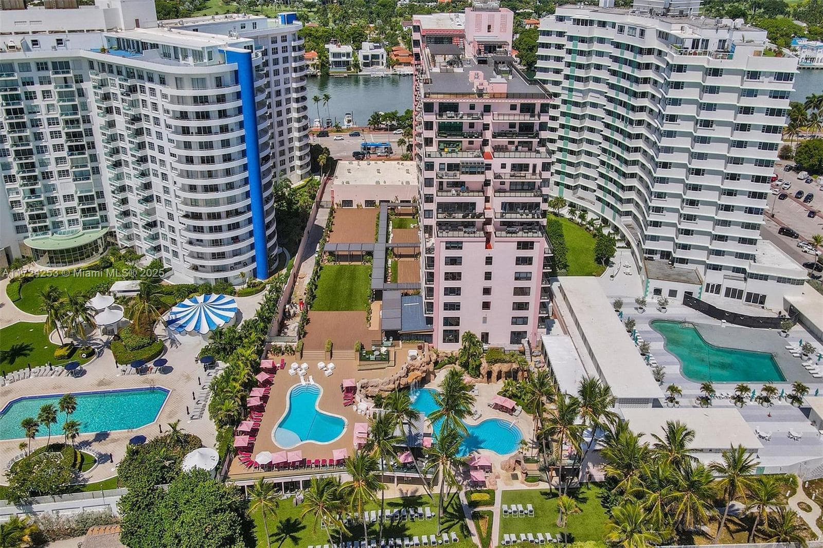 A11724253 — Miami Beach — 43