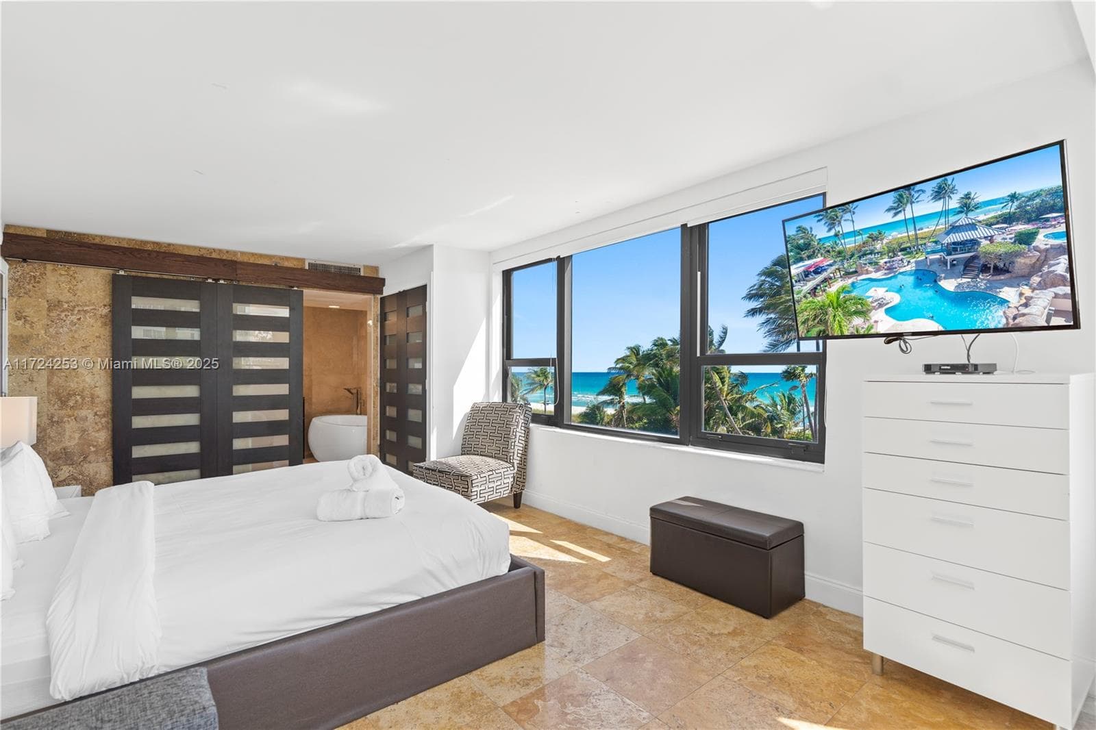 A11724253 — Miami Beach — 24