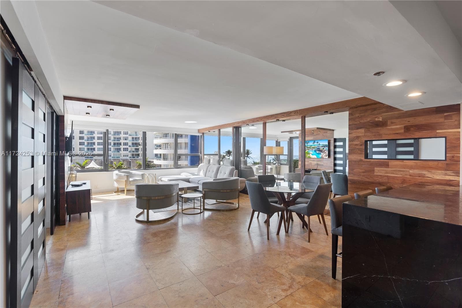 A11724253 — Miami Beach — 10