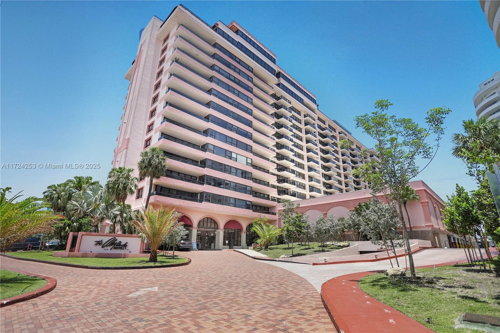 A11724253 — Miami Beach — 40