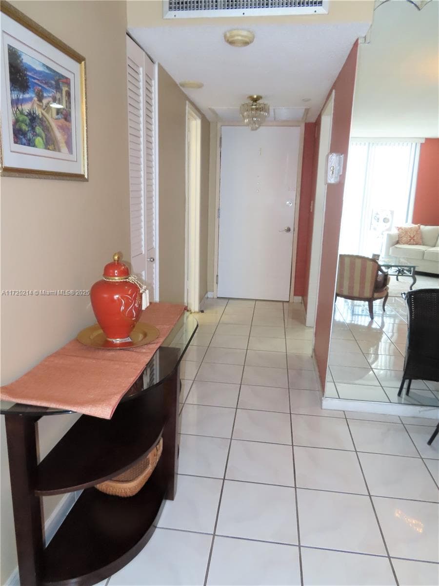 A11725214 — Miami Beach — 43