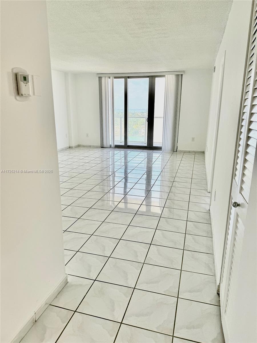 A11725214 — Miami Beach — 33