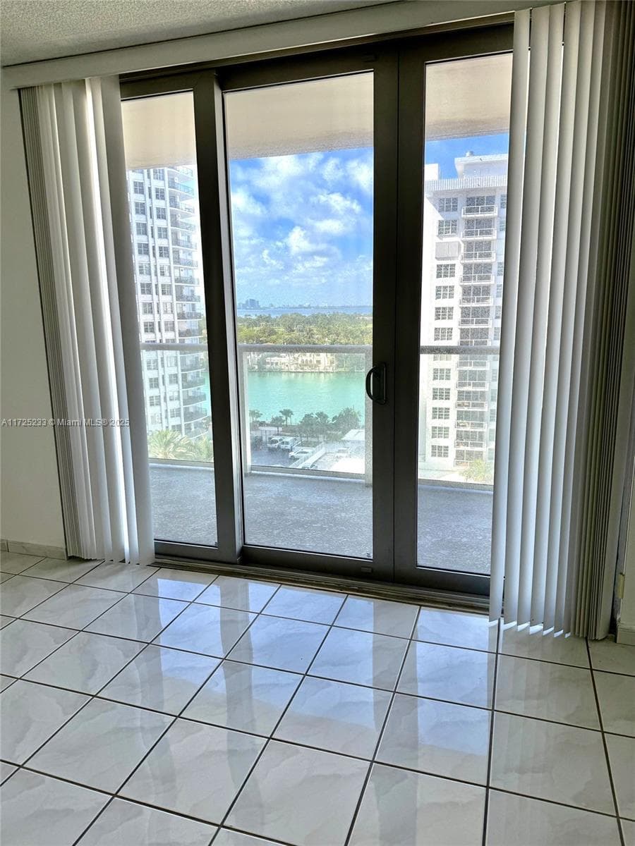 A11725233 — Miami Beach — 8