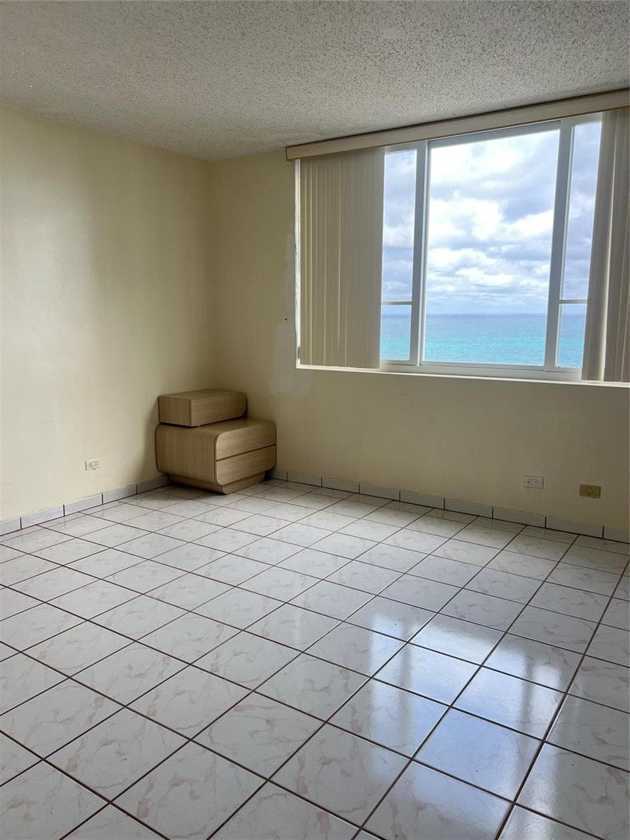 F10481037 — Miami Beach — 13