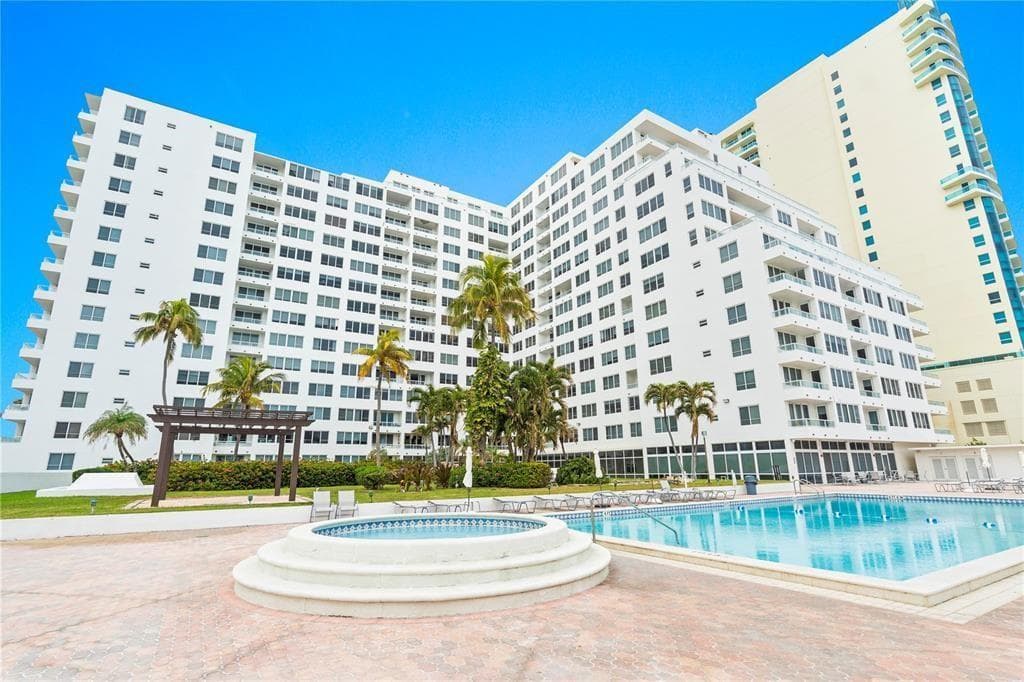 F10481037 — Miami Beach