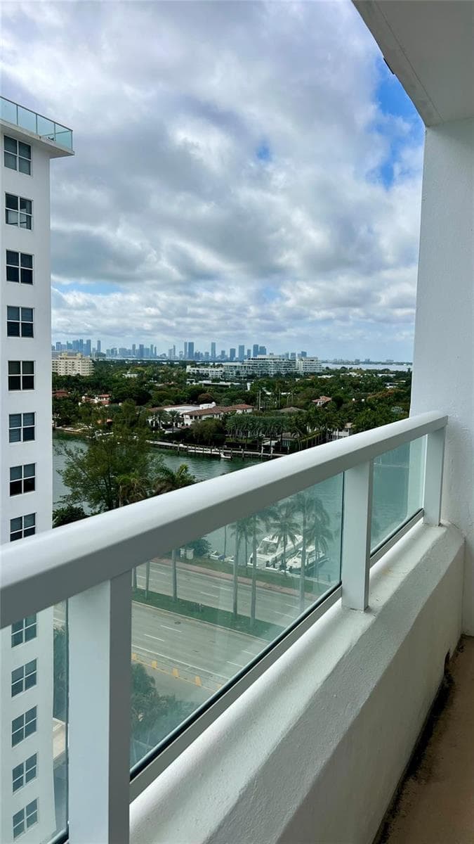 F10481037 — Miami Beach — 11