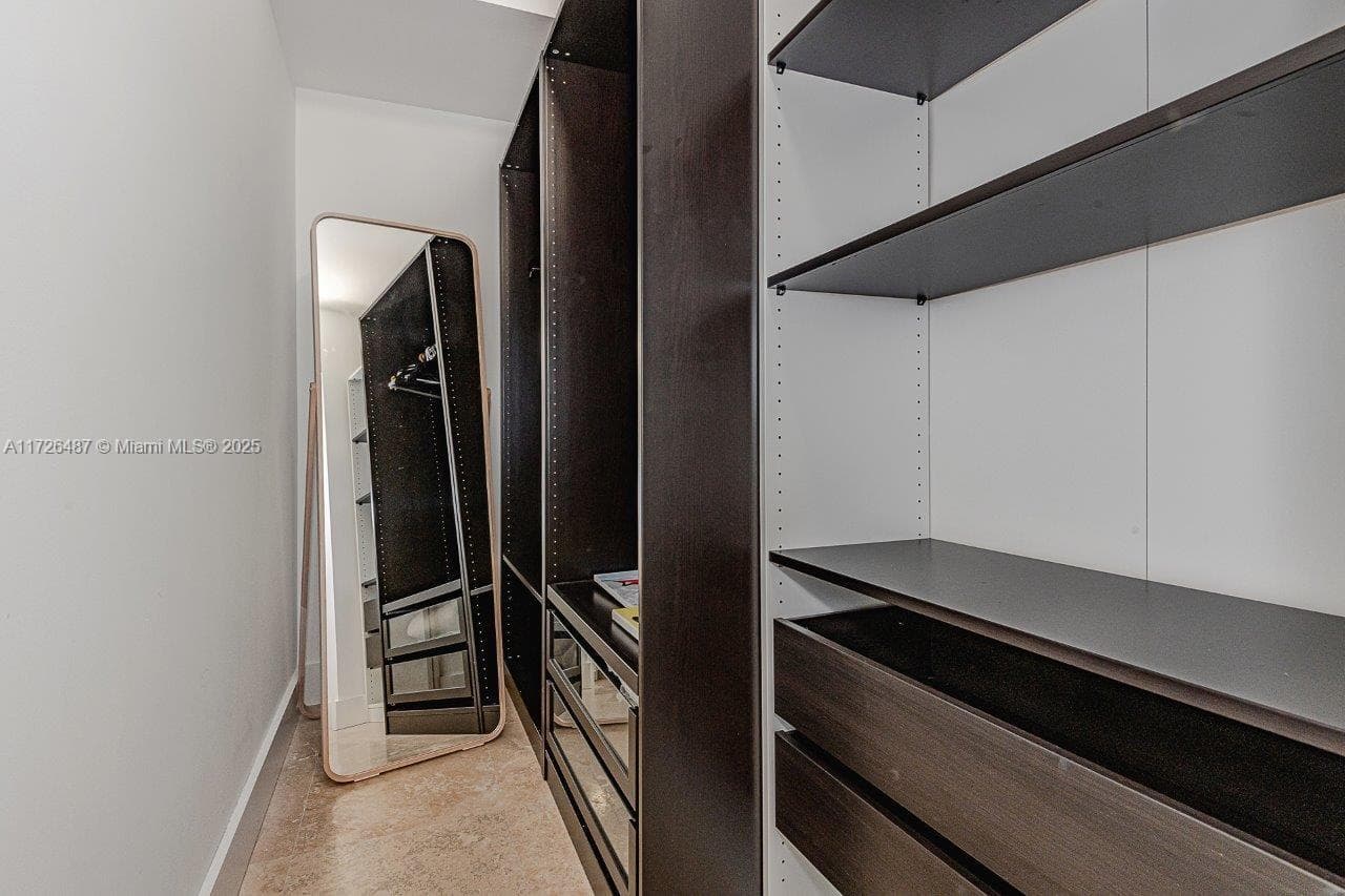 A11726487 — Miami Beach — 14