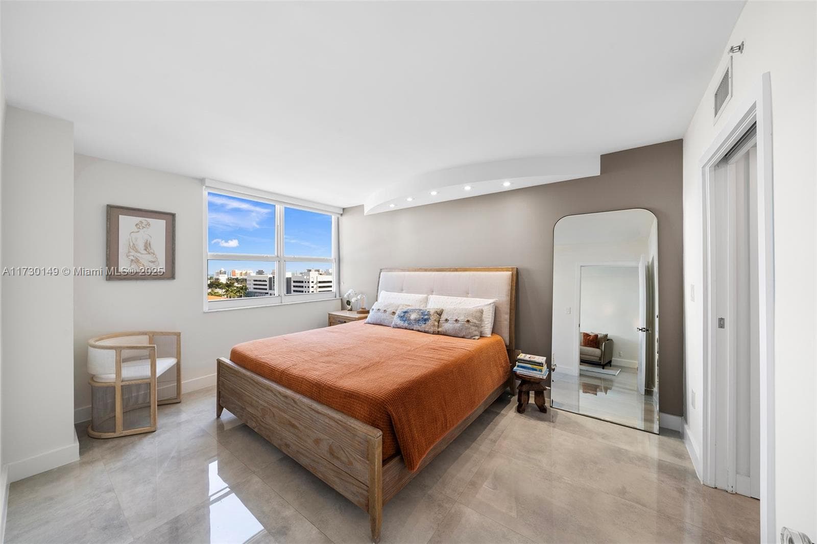 A11730149 — Miami Beach — 22