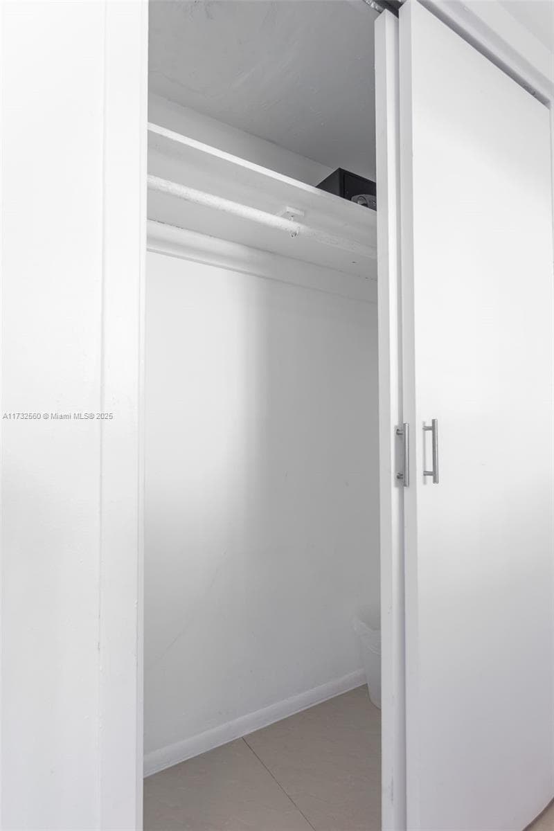 A11732560 — Miami Beach — 15