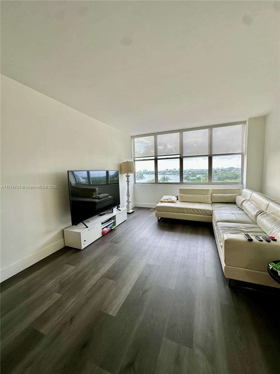 A11734739 — Miami Beach — 2