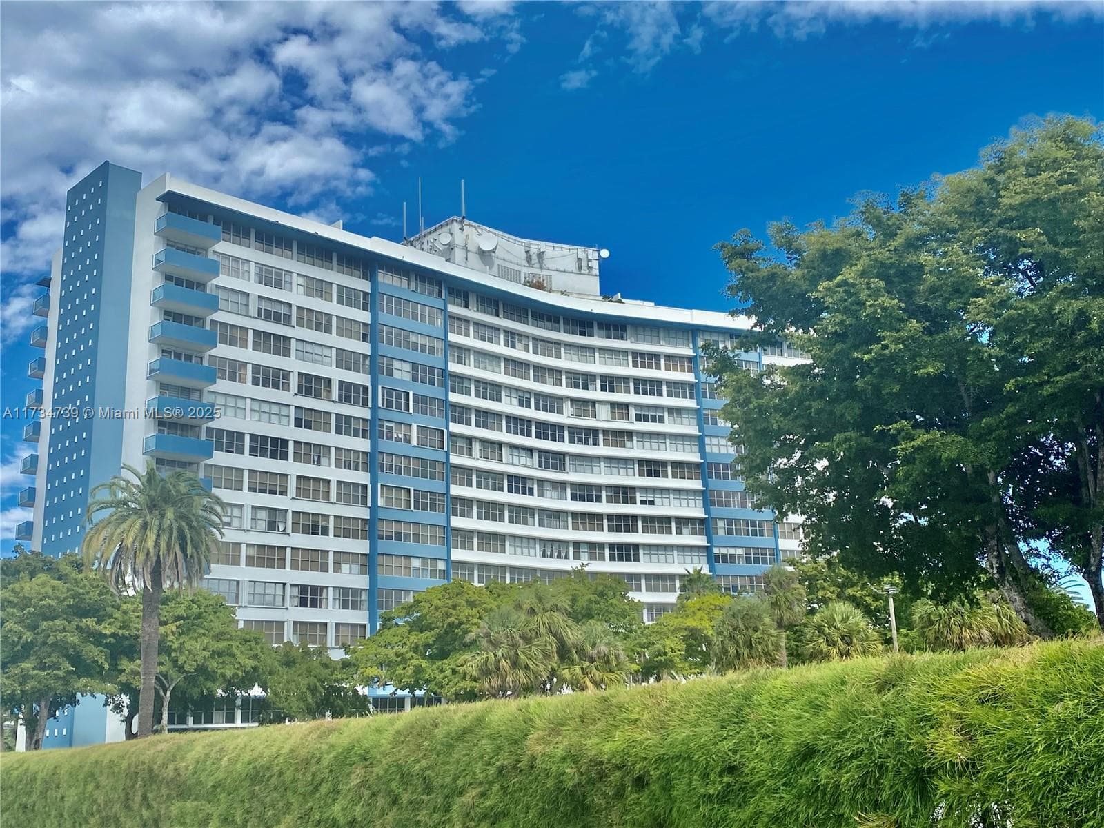 A11734739 — Miami Beach
