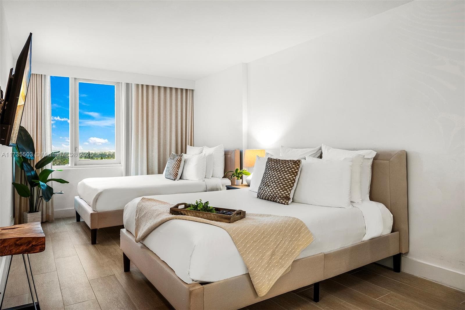 A11735503 — Miami Beach — 26
