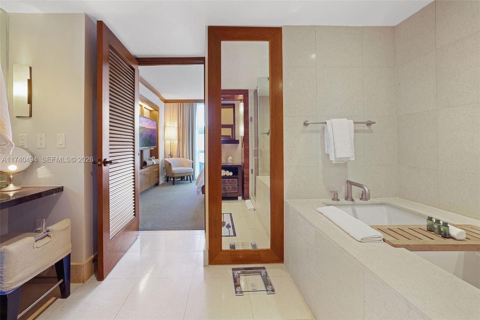 A11740494 — Miami Beach — 23