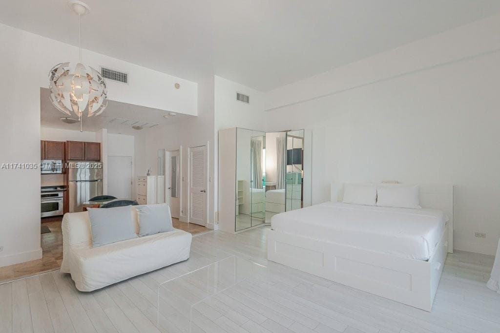 A11741035 — Miami Beach — 12