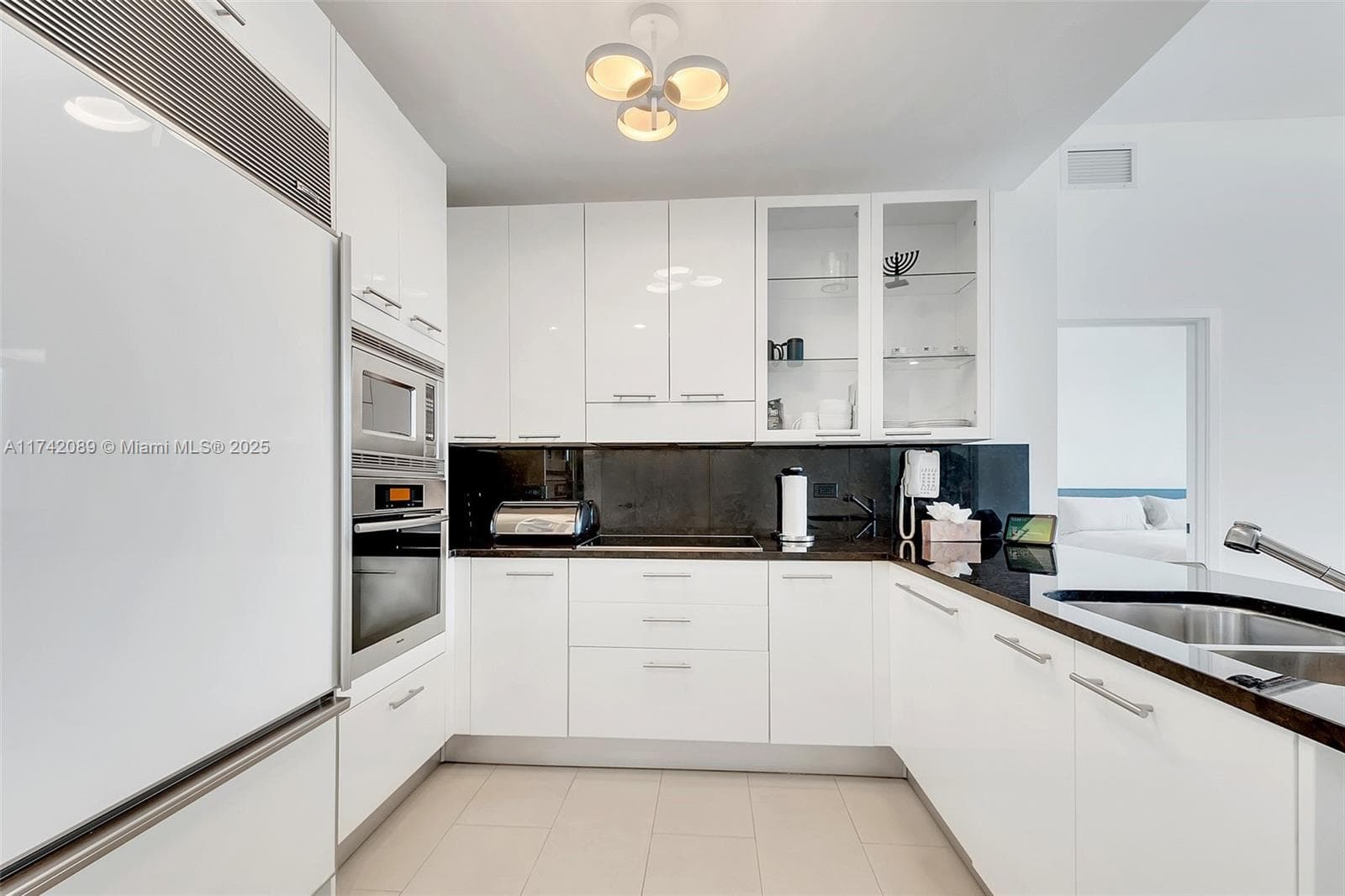 A11742089 — Miami Beach — 2