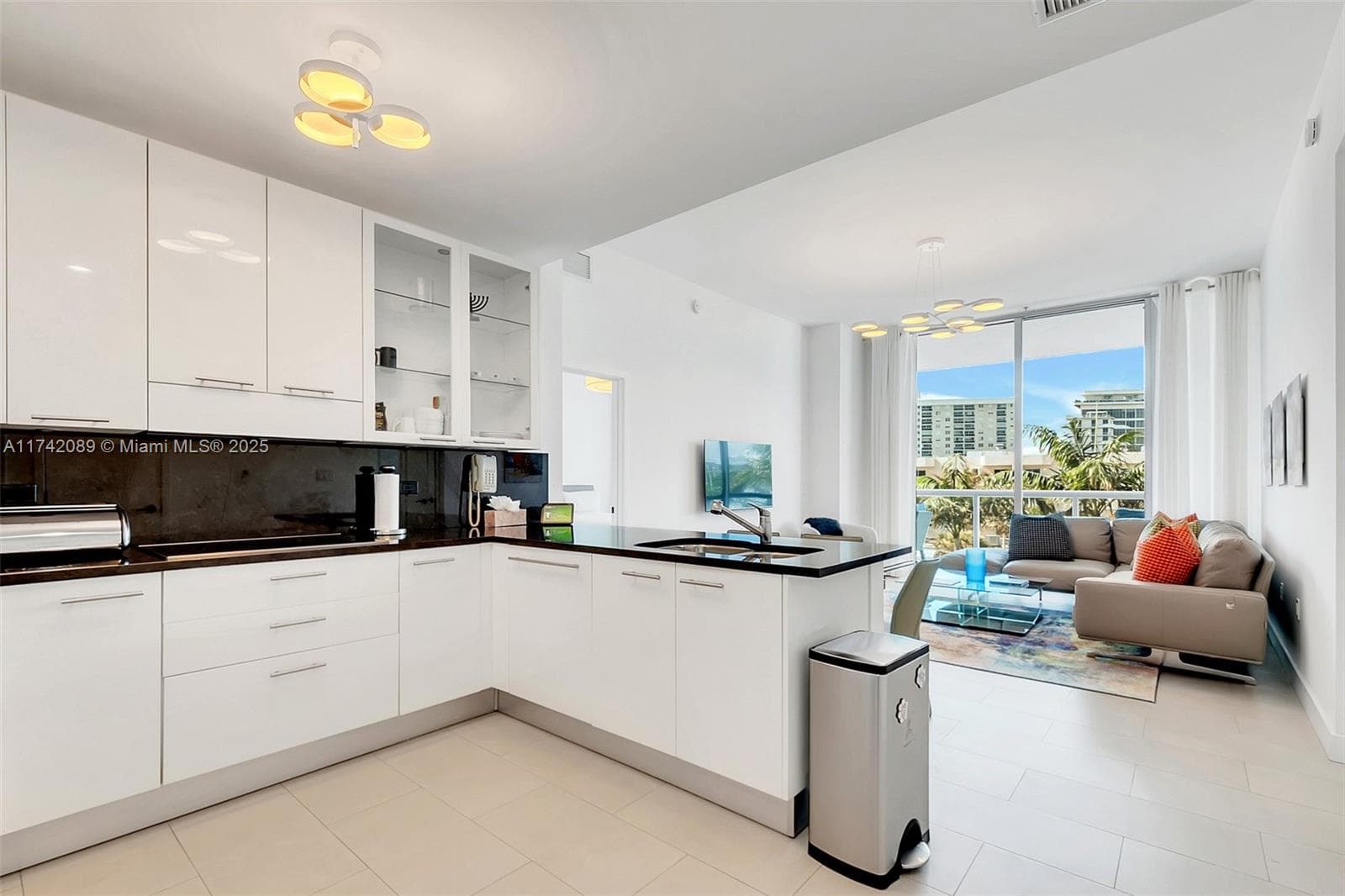 A11742089 — Miami Beach
