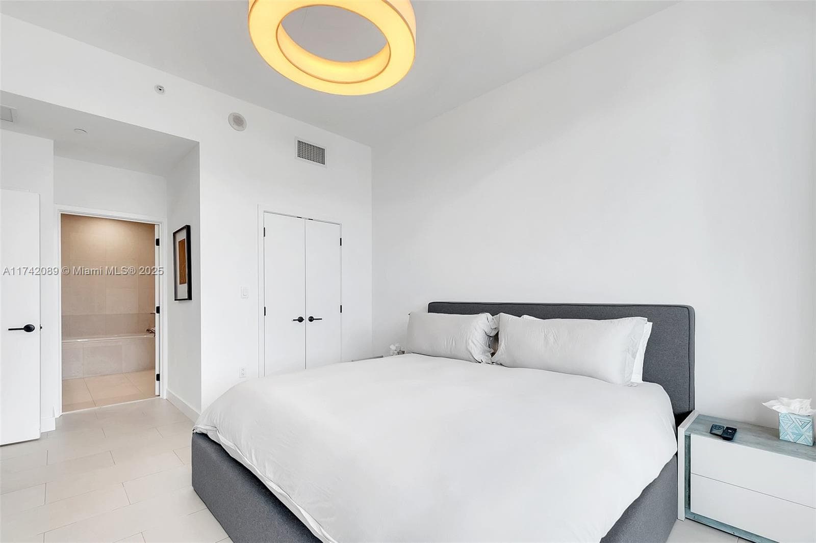 A11742089 — Miami Beach — 10
