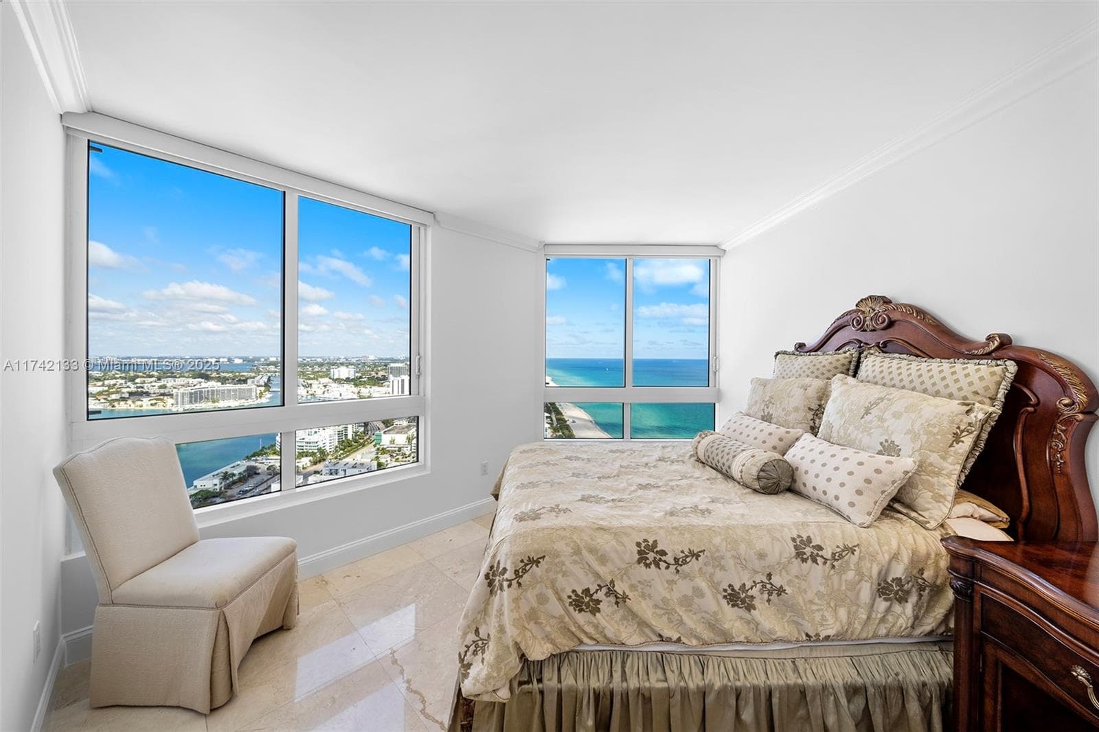 A11742133 — Miami Beach — 18