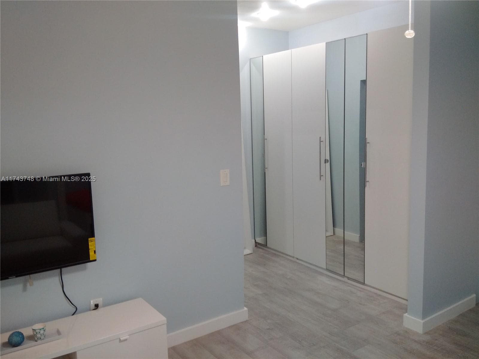 A11743748 — Miami Beach — 12