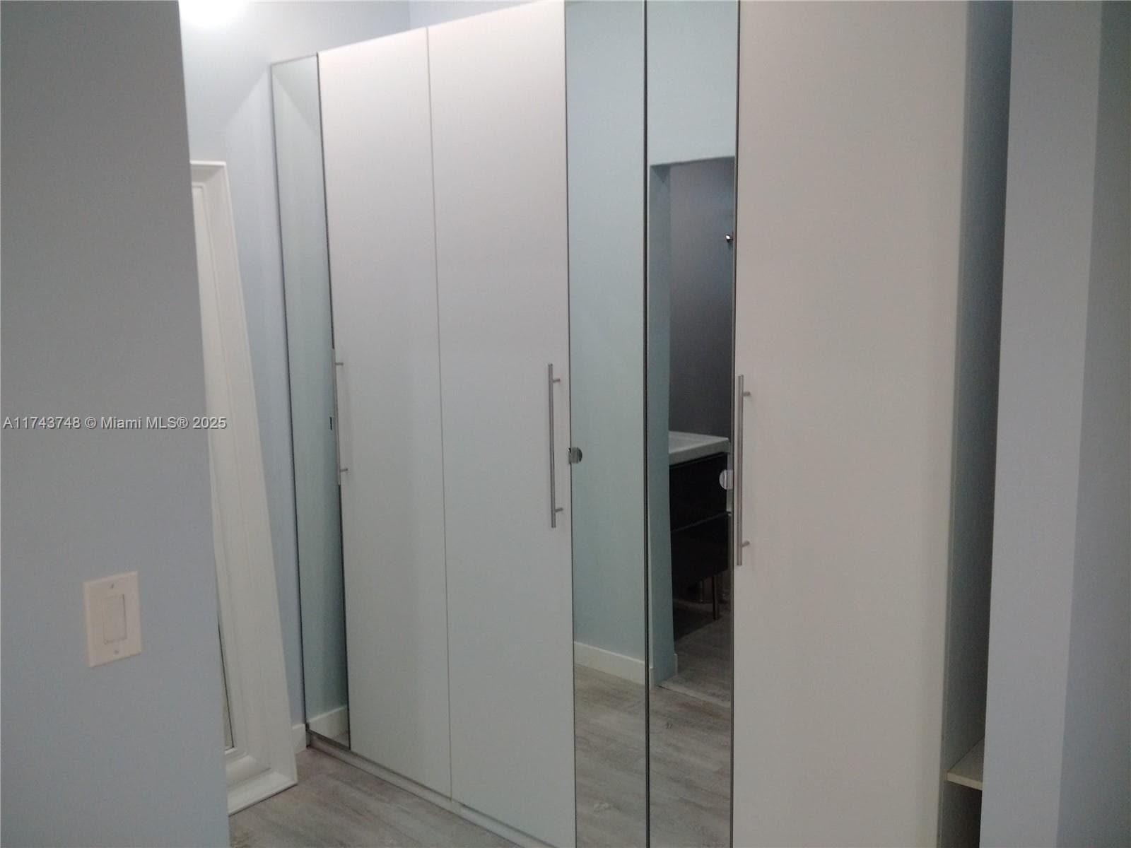 A11743748 — Miami Beach — 11