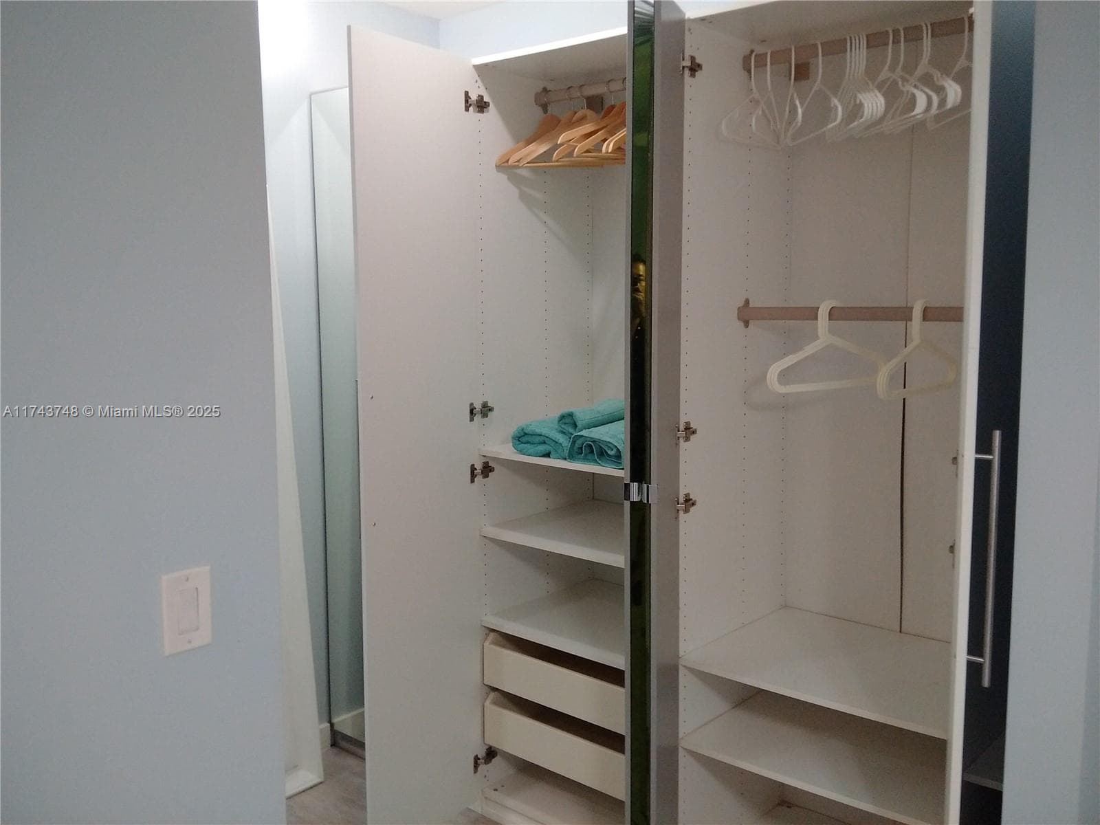 A11743748 — Miami Beach — 19