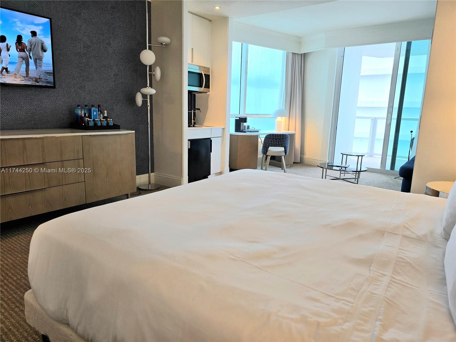 A11744250 — Miami Beach — 3