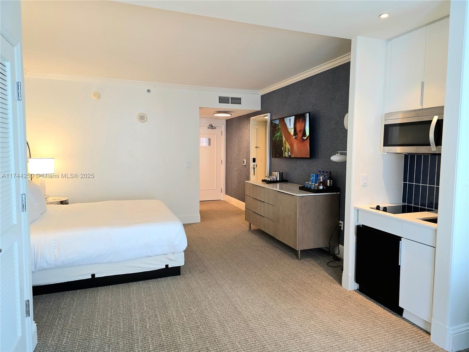 A11744250 — Miami Beach — 5