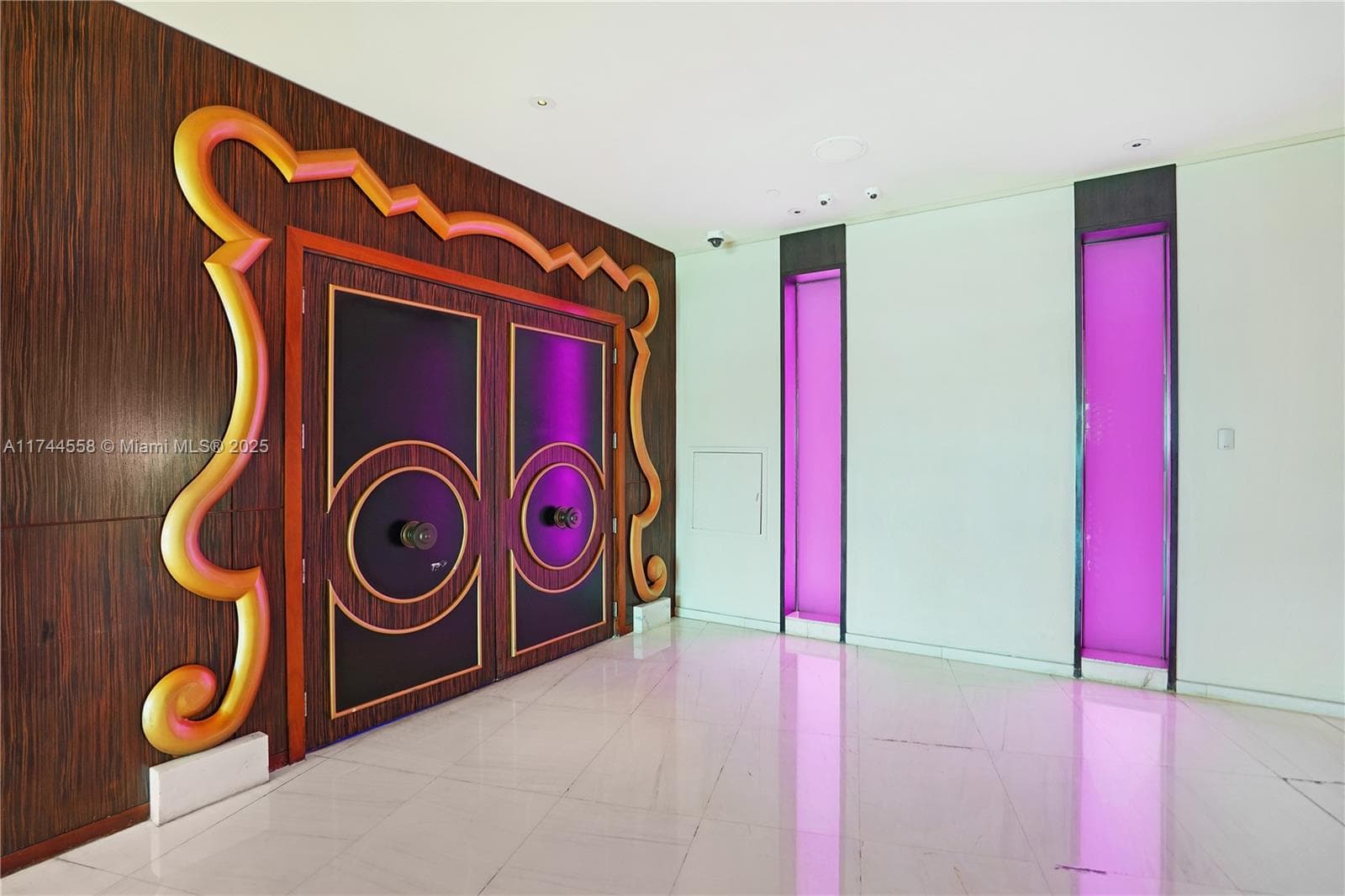 A11744558 — Miami Beach — 76
