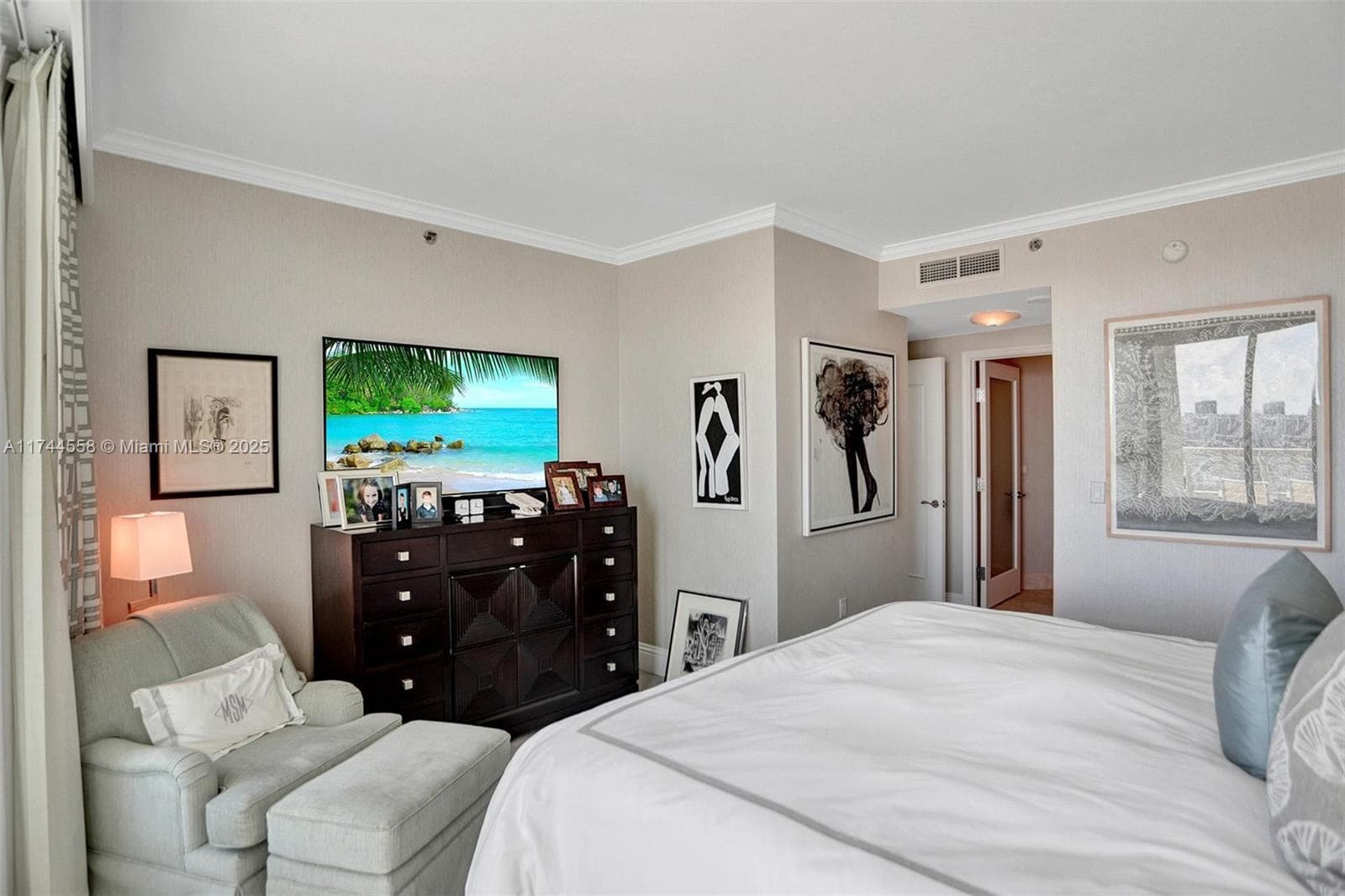 A11744558 — Miami Beach — 17