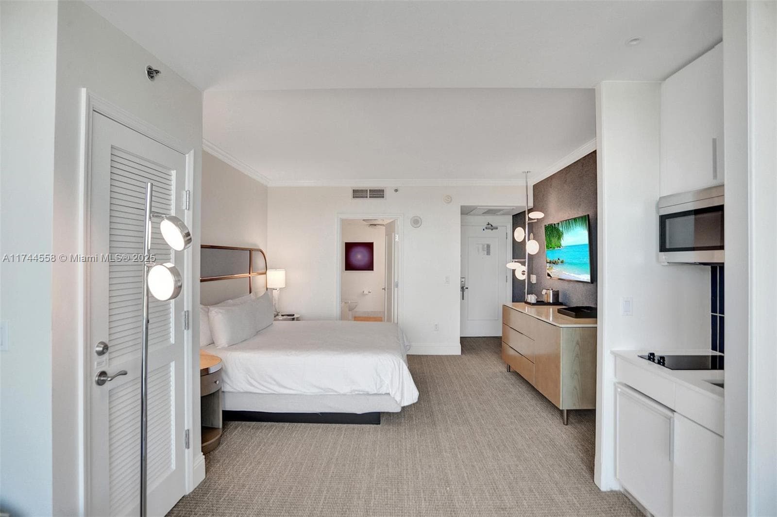 A11744558 — Miami Beach — 32