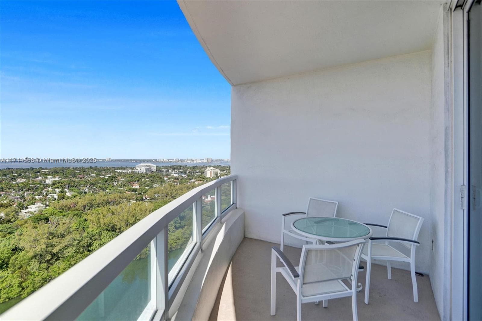 A11744558 — Miami Beach — 20
