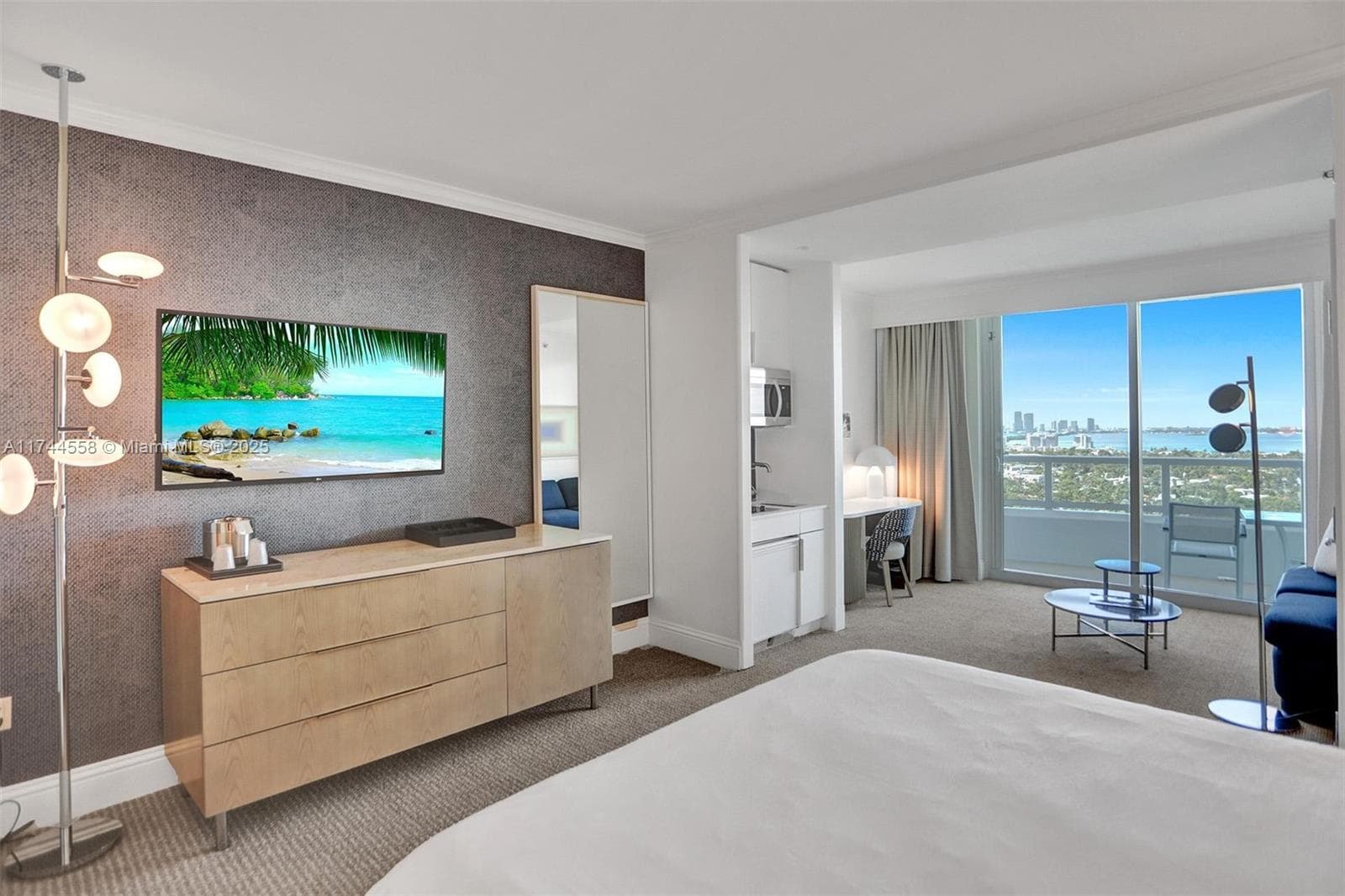A11744558 — Miami Beach — 30