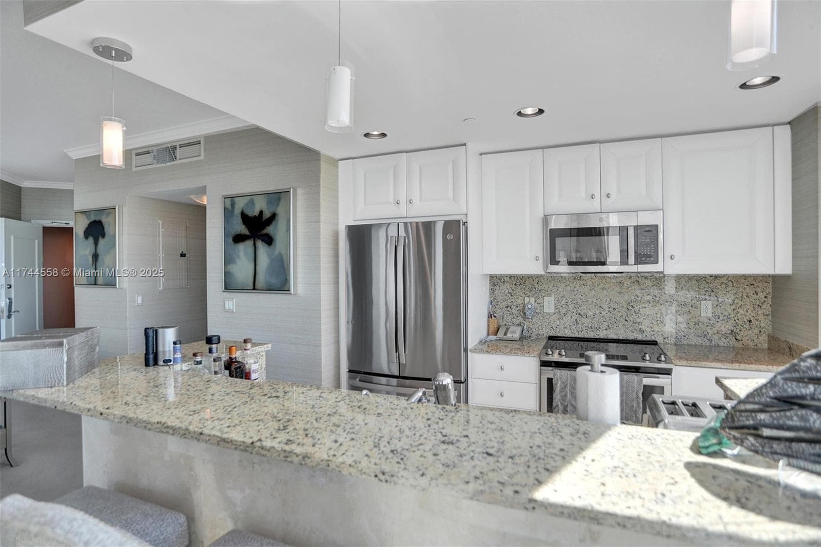 A11744558 — Miami Beach — 14