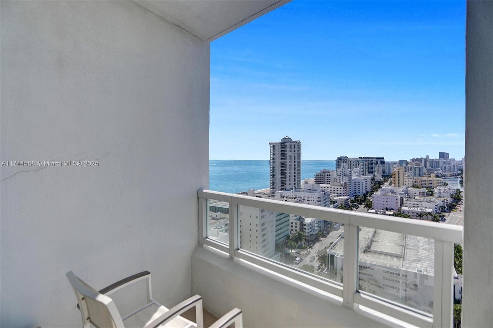 A11744558 — Miami Beach — 18