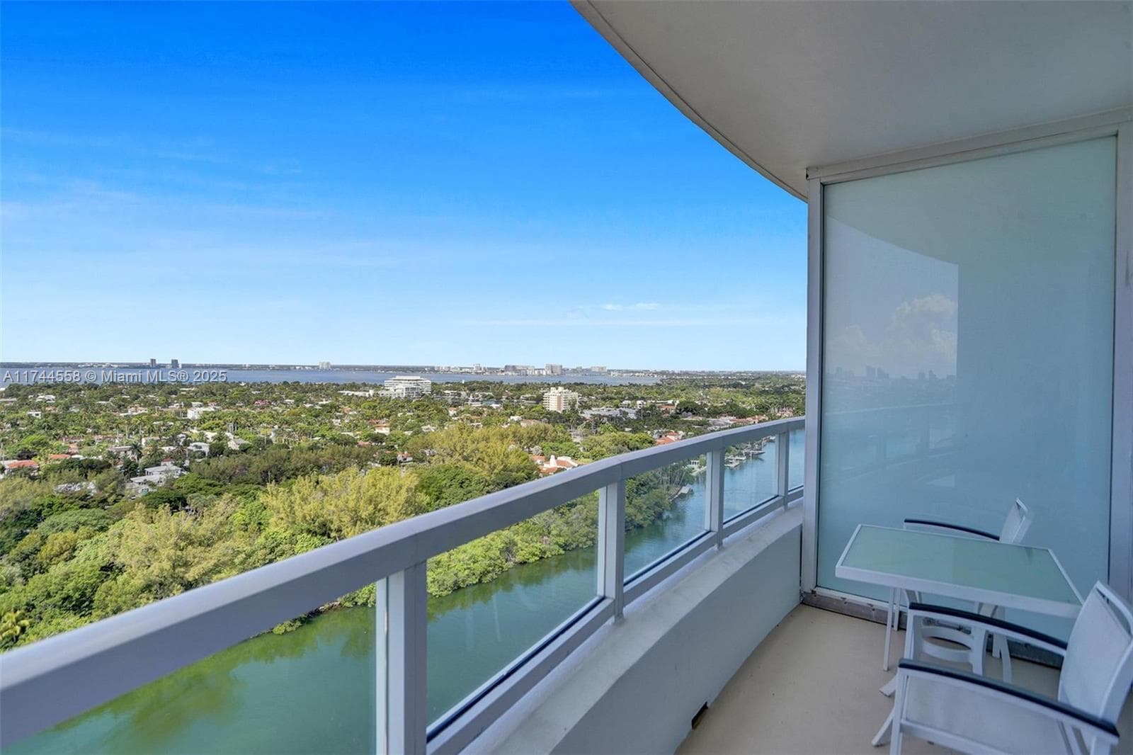 A11744558 — Miami Beach — 44