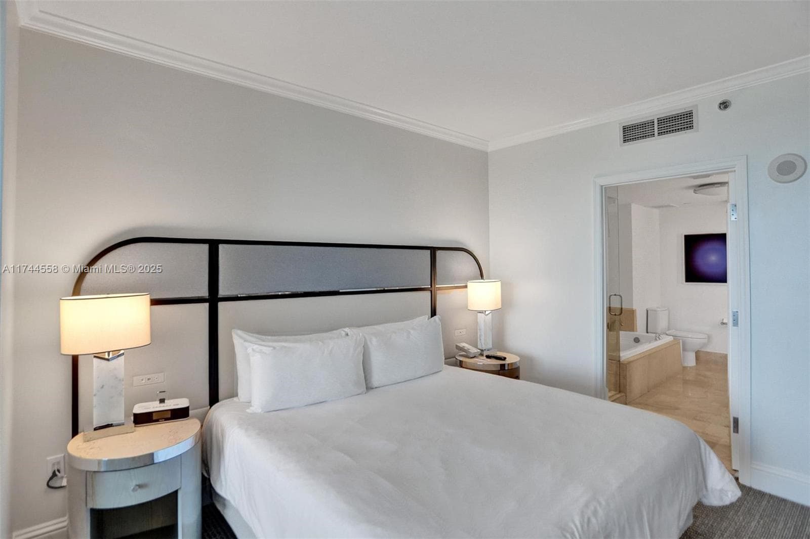 A11744558 — Miami Beach — 35