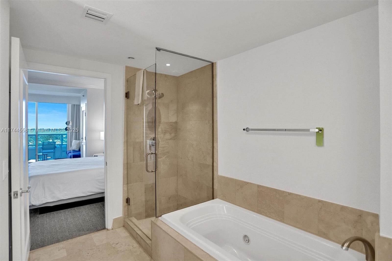 A11744558 — Miami Beach — 39