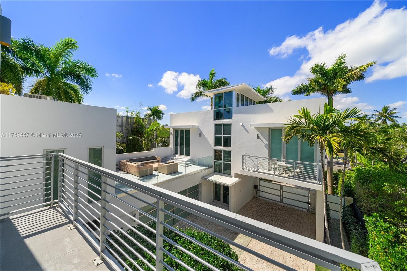 A11746447 — Miami Beach — 47