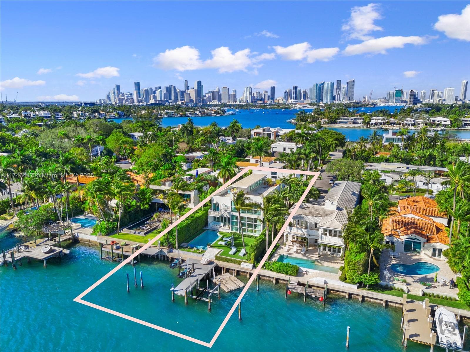 A11746447 — Miami Beach
