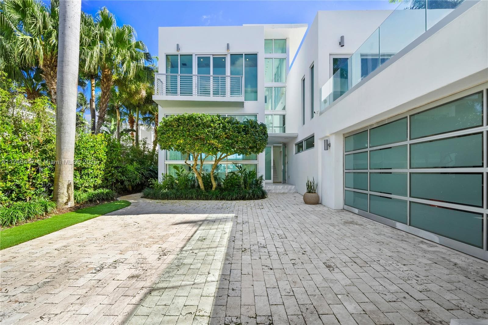 A11746447 — Miami Beach — 18